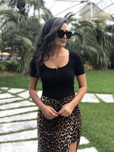 Siyah Kısa Kol Önü Agraf Detaylı Kadın Body