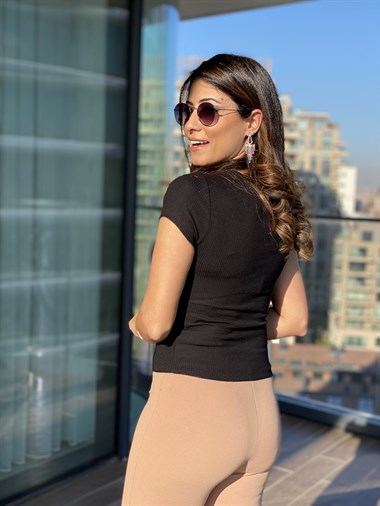 Siyah Kısa Kol Önü Dikişli Body