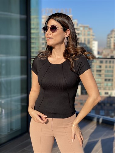 Siyah Kısa Kol Önü Dikişli Body