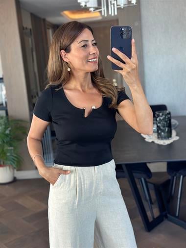 Siyah Kısa Kol Önü İnci Demirli Kadın Body