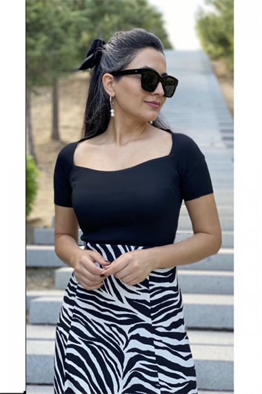 Siyah Kısa Kol Triko Crop