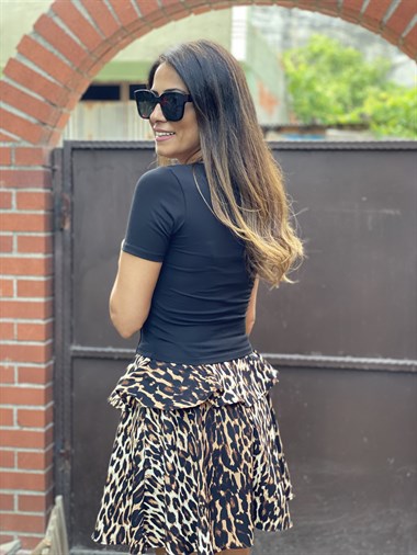 Siyah Kısa Kol U Yaka Önü Dikiş Detay Kadın Body