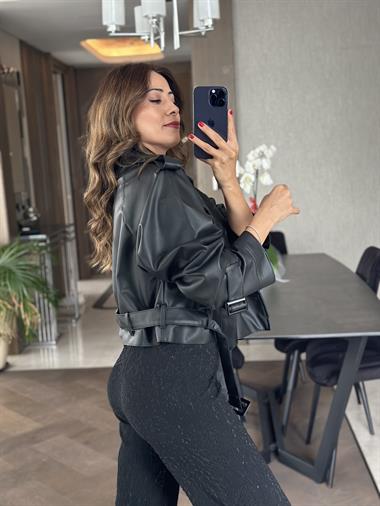 Siyah Kol Kemer Detay Kısa Kadın Deri Trenç