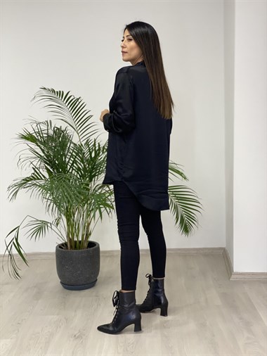 Siyah Kol Manşeti İki Düğmeli Saten Kadın Gömlek