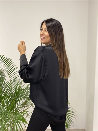 Siyah Kol Manşeti İki Düğmeli Saten Kadın Gömlek