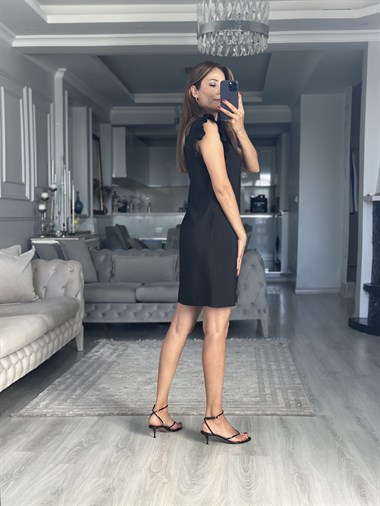 Siyah Kolları Fırfırlı Cepli Mini Kadın Mini Elbise 