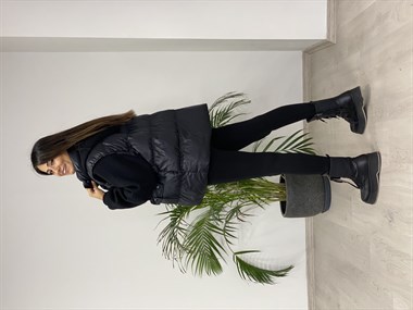 Siyah Kolları Ve Kapüşonu Sweat Detay Şişme Kadın Mont