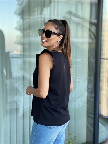 Siyah Kolları Volanlı V Yaka Kadın T-Shirt