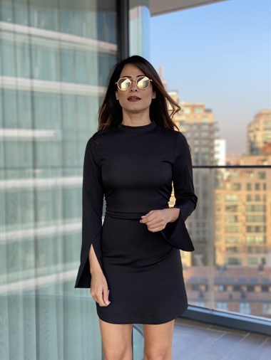 Siyah Kolları Yırtmaçlı Büzgü Detay Elbise