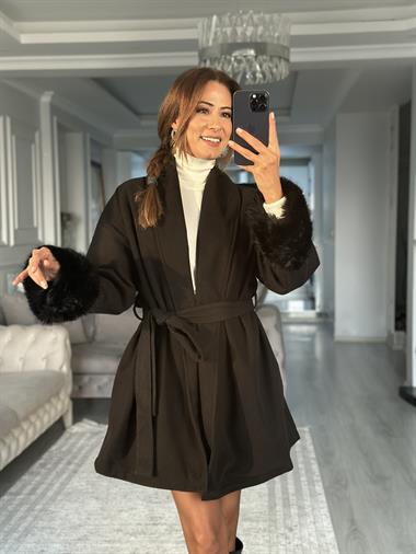 Siyah Kolu Kürklü Kuşaklı Kadın Kaşe Kaban