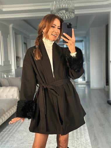 Siyah Kolu Kürklü Kuşaklı Kadın Kaşe Kaban
