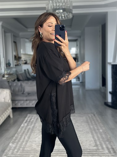 Siyah Kolu Ve Eteği Dantelli Asimetrik Kadın T-Shirt