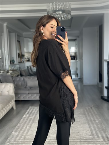 Siyah Kolu Ve Eteği Dantelli Asimetrik Kadın T-Shirt