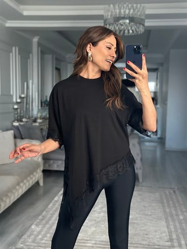 Siyah Kolu Ve Eteği Dantelli Asimetrik Kadın T-Shirt