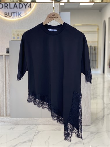 Siyah Kolu Ve Eteği Dantelli Asimetrik Kadın T-Shirt