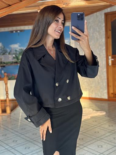 Siyah Kruvaze Yaka Dört Düğmeli Kısa Kadın Trençkot