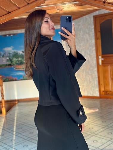 Siyah Kruvaze Yaka Dört Düğmeli Kısa Kadın Trençkot