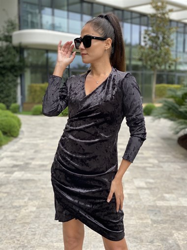 Siyah Kruvaze Yaka Uzun Kol Kadife Kadın Elbise