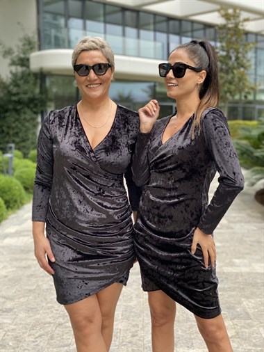 Siyah Kruvaze Yaka Uzun Kol Kadife Kadın Elbise