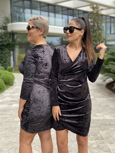 Siyah Kruvaze Yaka Uzun Kol Kadife Kadın Elbise