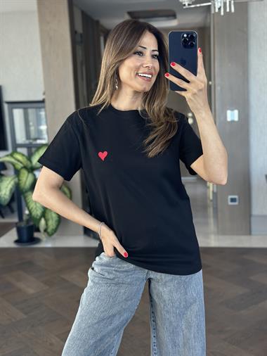 Siyah Küçük Kalp Detay Bisiklet Yaka Kısa Kol Kadın T-Shirt