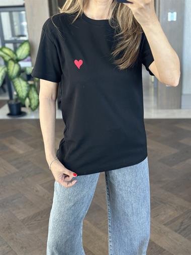 Siyah Küçük Kalp Detay Bisiklet Yaka Kısa Kol Kadın T-Shirt