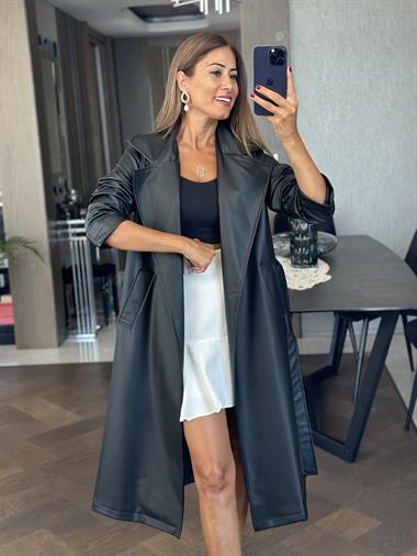 Siyah Kuşaklı Bornoz Model Deri Kadın Trençkot