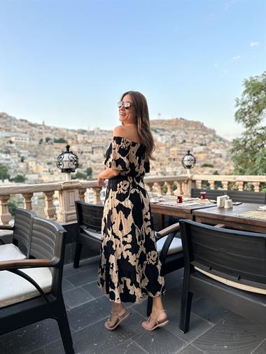 Siyah Madonna Yaka Beli Lastikli Yırtmaçlı Viskon Kadın Elbise