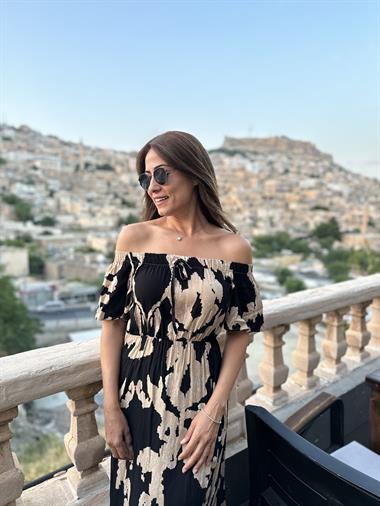 Siyah Madonna Yaka Beli Lastikli Yırtmaçlı Viskon Kadın Elbise