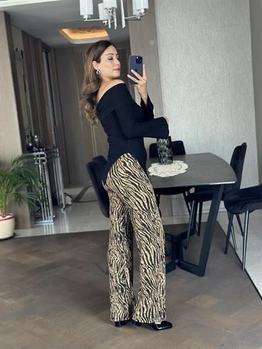 Siyah Madonna Yaka Eteği Asimetrik Kadın Bluz