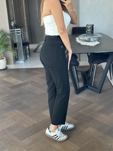 Siyah Marka Model Kesik Paça Boy Fit Kadın Jean Pantolon