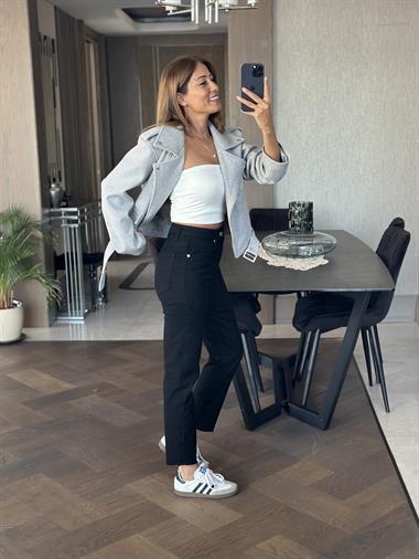 Siyah Marka Model Kesik Paça Boy Fit Kadın Jean Pantolon