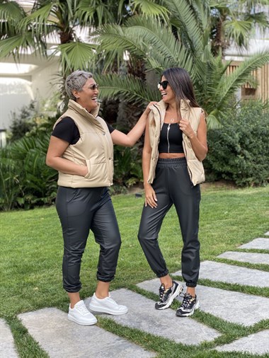 Siyah Mat Deri Beli Ve Paçaları Lastikli Jogger Kadın Pantolon