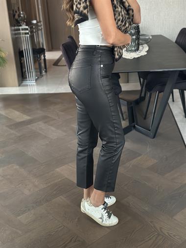 Siyah Mumlu Kesik Paça Kadın Jean Pantolon