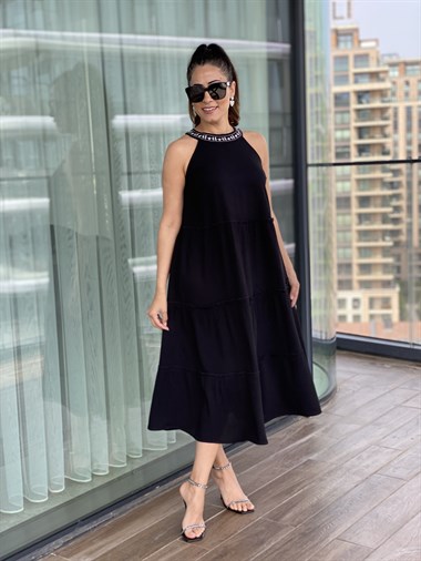 Siyah Nakışlı Halter Yaka Krinkıl Elbise