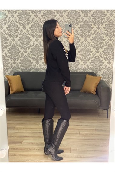 Siyah Nakışlı Kazak