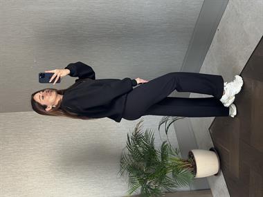 Siyah Omzu Dikiş Detaylı Bisiklet Yaka Şardonlu Kadın Sweatshirt