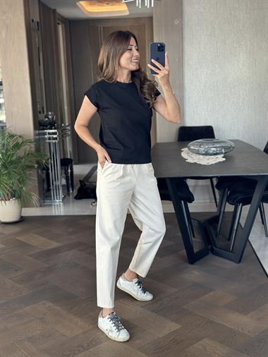 Siyah Omzu Dikişli Vatka Görünümlü Kadın T-Shirt