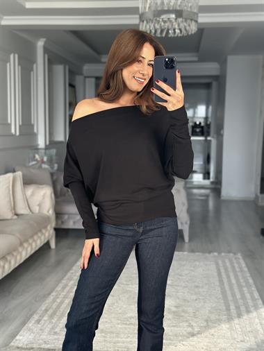 Siyah Omzu Düşük Yarasa Kol Kadın Bluz