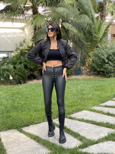 Siyah Önü Bağcıklı Mat Deri Kadın Tayt