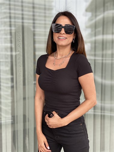 Siyah  Önü Büzgülü Kısa Kol Body