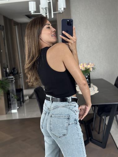 Siyah Önü Dekolteli Arkası Düğme Detay Kaşkorse Crop Body