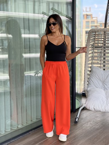 Siyah Önü Dikiş Detay Askılı Kadın Atlet 