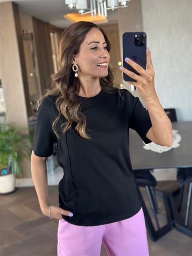 Siyah Önü Dikişli Bisiklet Yaka Kadın T-Shirt