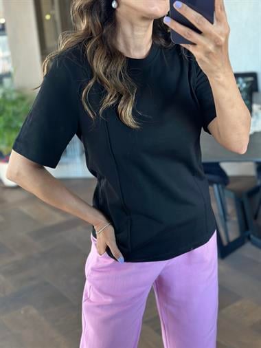 Siyah Önü Dikişli Bisiklet Yaka Kadın T-Shirt
