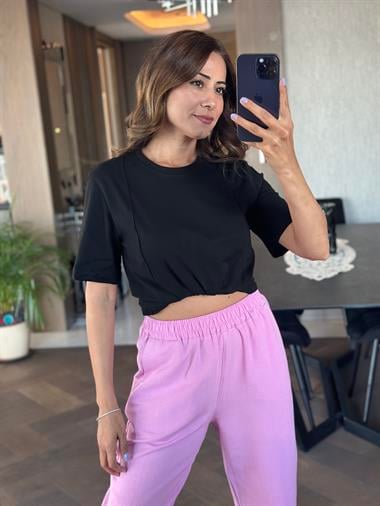 Siyah Önü Dikişli Bisiklet Yaka Kadın T-Shirt