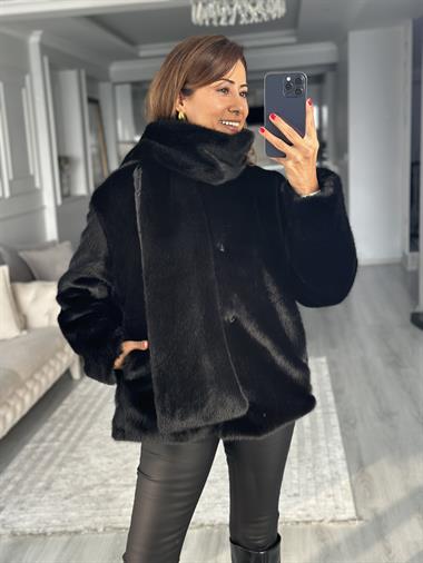 Siyah Önü Düğmeli Atkılı Kadın Kürk Mont