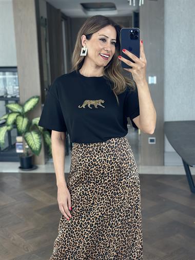 Siyah Önü Kaplan Nakışlı Bisiklet Yaka  Kadın T-Shirt
