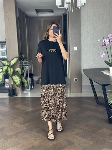 Siyah Önü Kaplan Nakışlı Bisiklet Yaka  Kadın T-Shirt