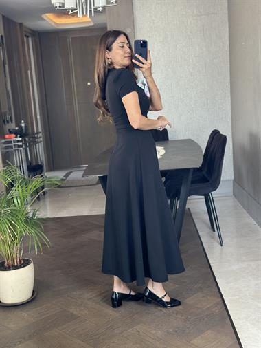 Siyah Öpücük Yaka Vatkalı Önü Düğme Detay Kadın Midi Boy Elbise